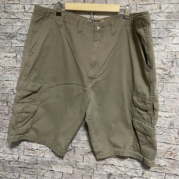 Wrangler Cargo shorts 44 - Picture 2 of 8